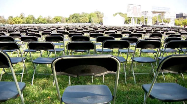 image of empty chairs in front of white house