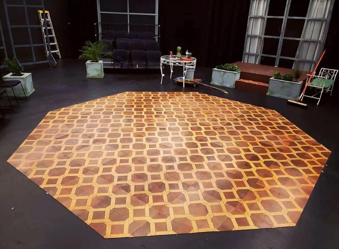 a set with parquet flooring